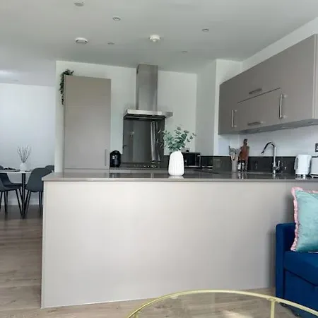 Luxury 2 Bed 2 Bath 1 Min From Station Apartment London Exterior photo