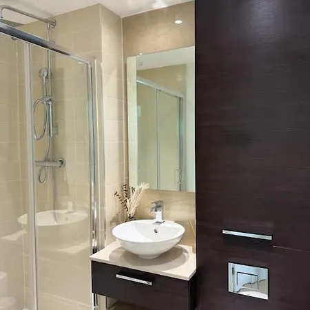 Luxury 2 Bed 2 Bath 1 Min From Station Apartment London Exterior photo