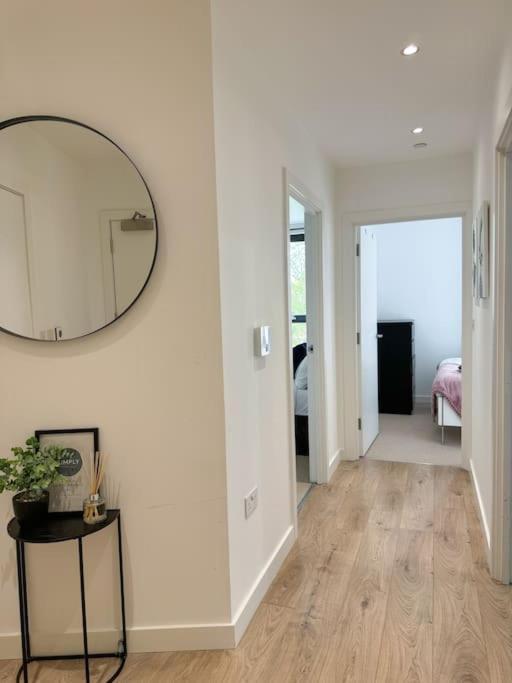Luxury 2 Bed 2 Bath 1 Min From Station * Londres